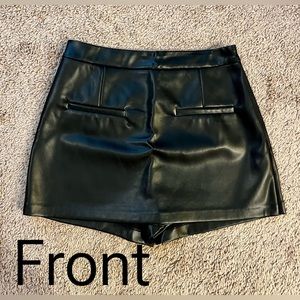 English Factory, Size medium black Pu Skort